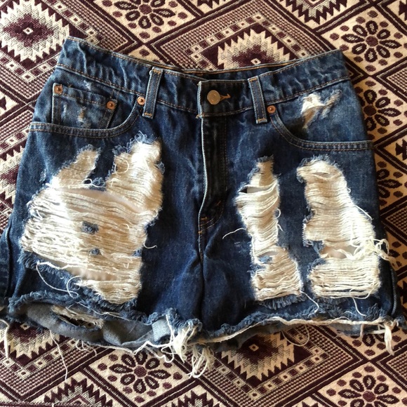 Vintage Levi’s Distressed Denim Shorts - Picture 2 of 6